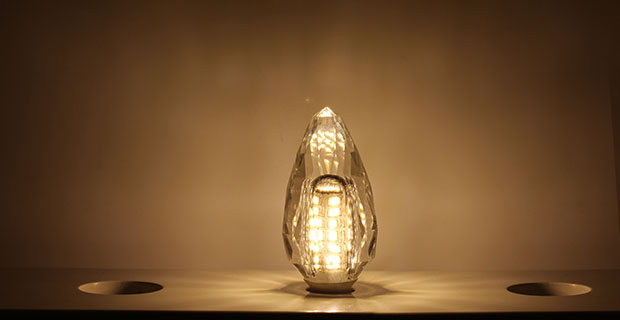Foldable and convenient to transport decorative lamp patent